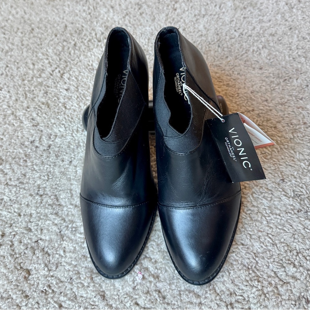 Vionic Women's Sleek Black Ankle Boots